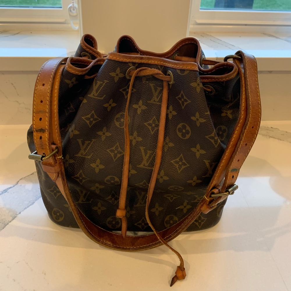 Authentic Louis Vuitton Monogram petit Noe bag. Drawstring, one owner!